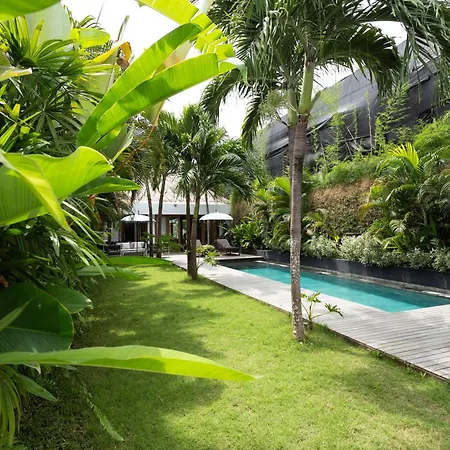 Villa Ilo Umalas Spacious 3-Bedroom Oasis With Huge Pool & Garden